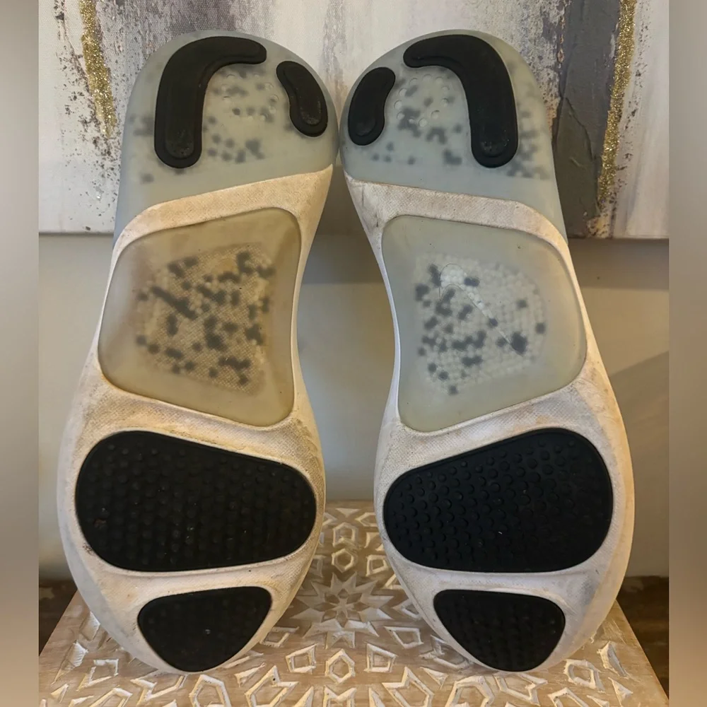 NIKE | Black and White Running Sneakers Size 11.5